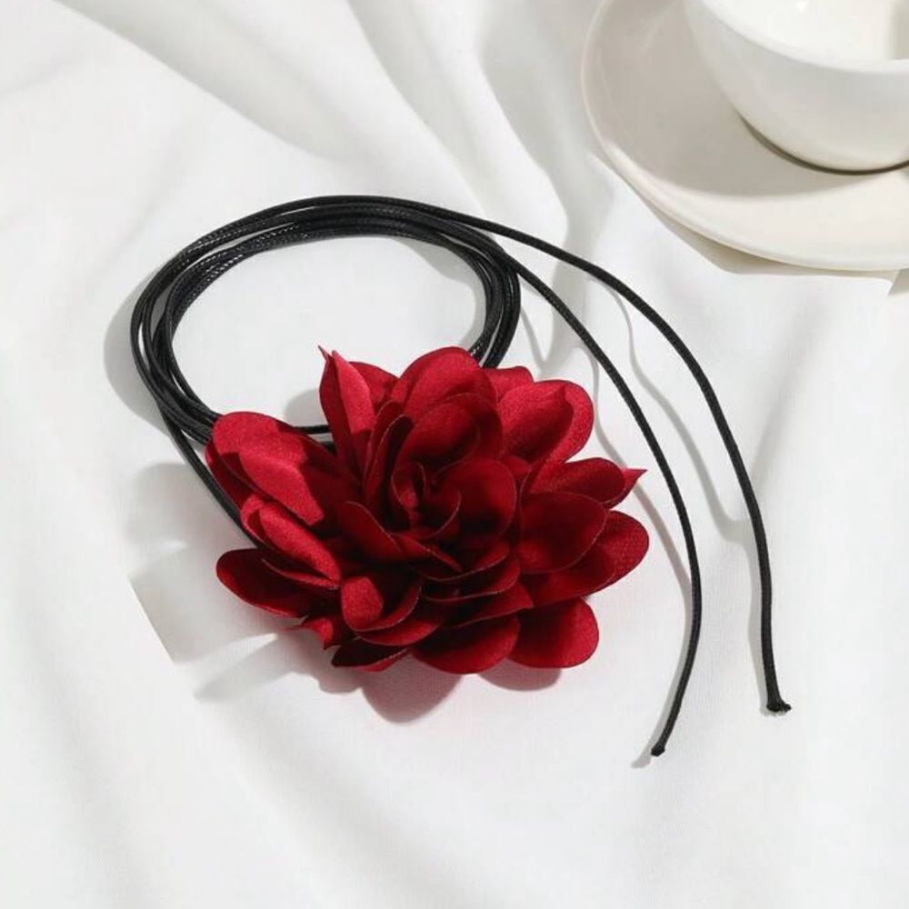 Red rose choker A465